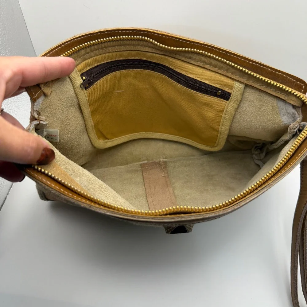 Vintage 1970 Tan Suede Leather Wristlet Clutch Butterfly Zipper Pull Made in HK